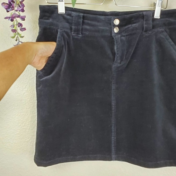 Forever 21 Black Corduroy Mini Skirt SALE - Picture 4 of 9